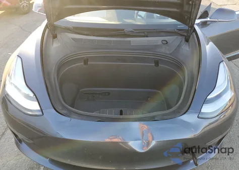 2020 Tesla Model 3 z USA, uszkodzony, nr VIN 5YJ3E1EC6LF641778